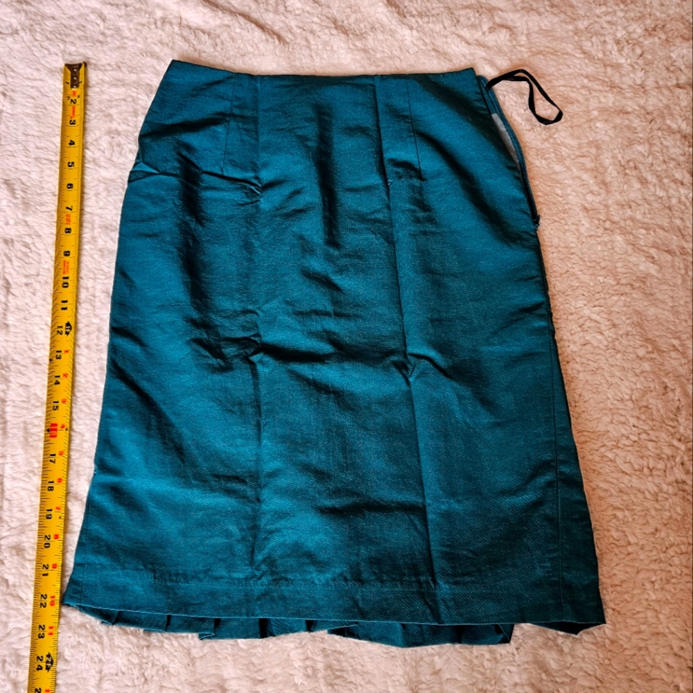 High Waisted Pencil Skirt w Fan Back